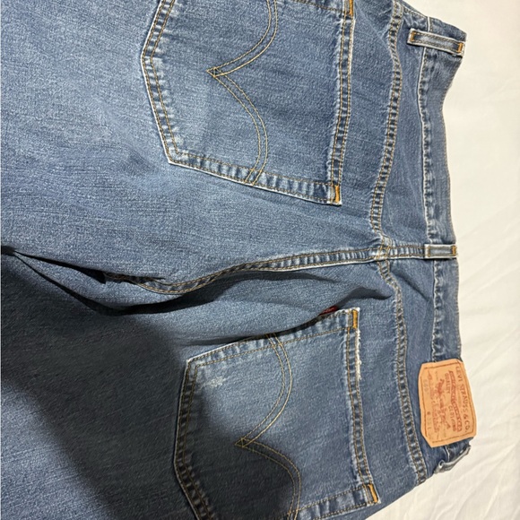 Levi's Relaxed Fit Blue Jeans - Picture 3 of 4